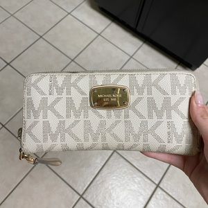 Micheal Kors wallet